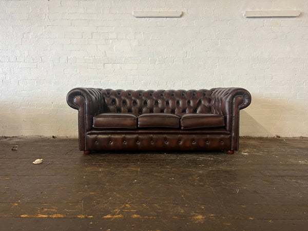 3 seater Classic Chesterfield Sofa