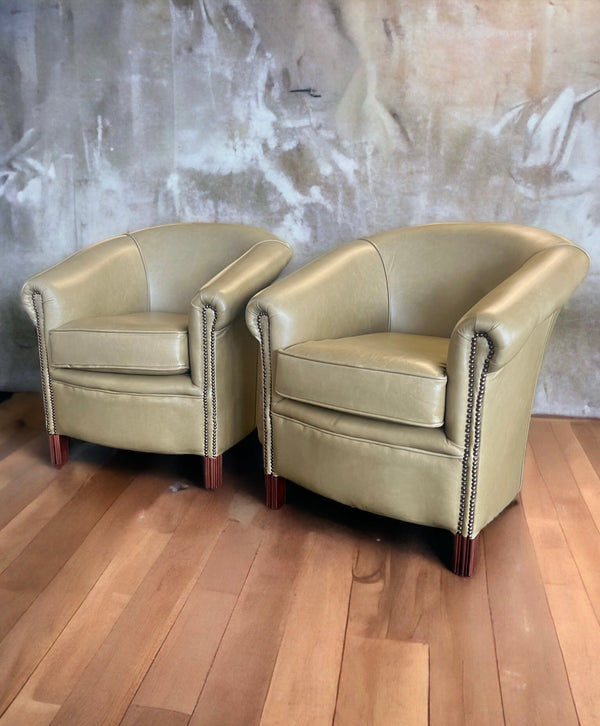 Pair of tub chairs in smooth premium leather