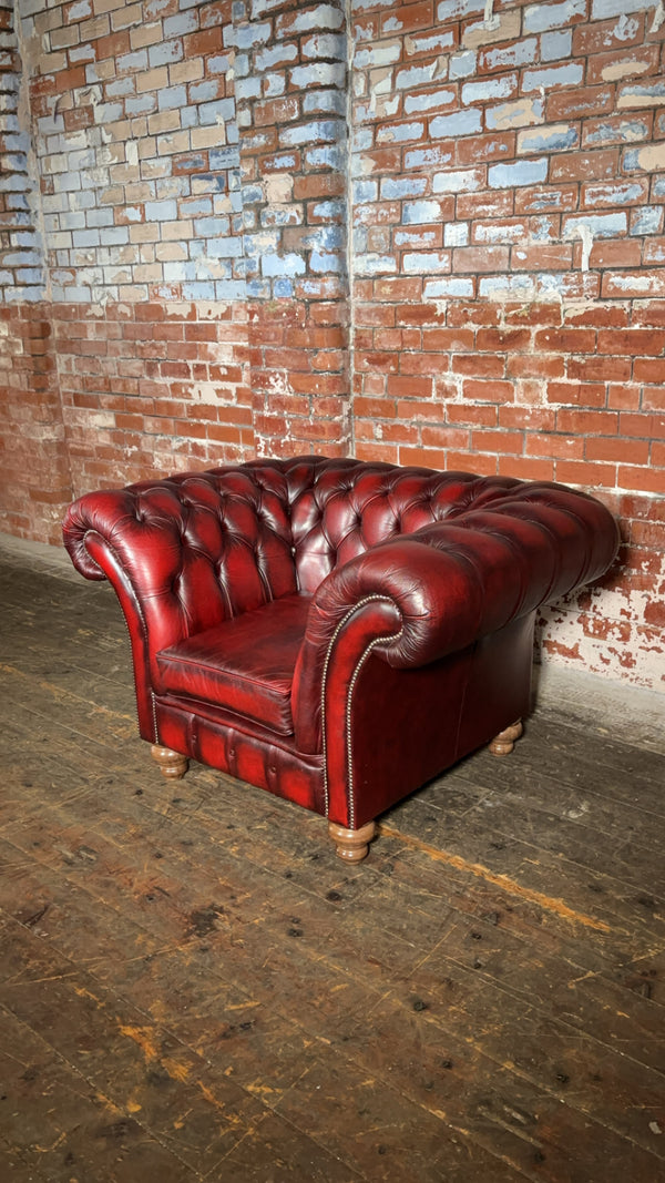 Vintage London Chair in Antique Red Leather